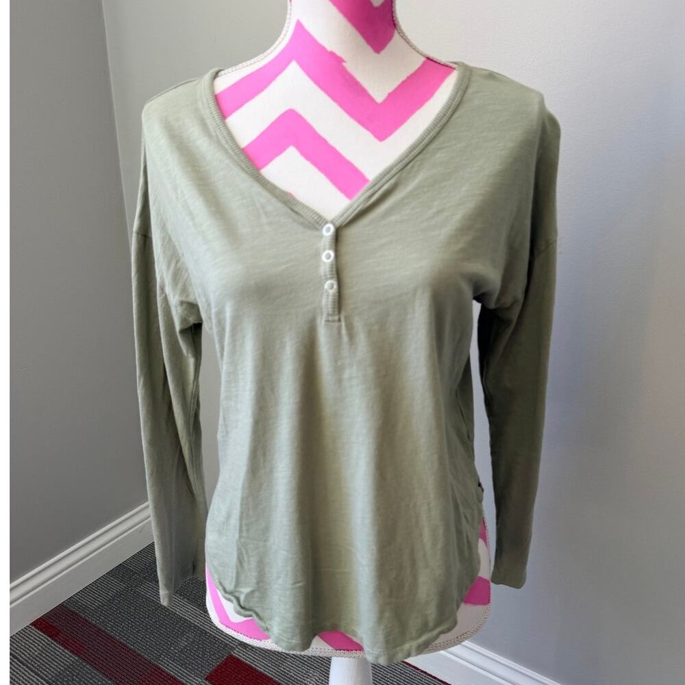 Lou & Grey Lightweight Sage Green Henley Tee Long Sleeve Size Medium Loungewear